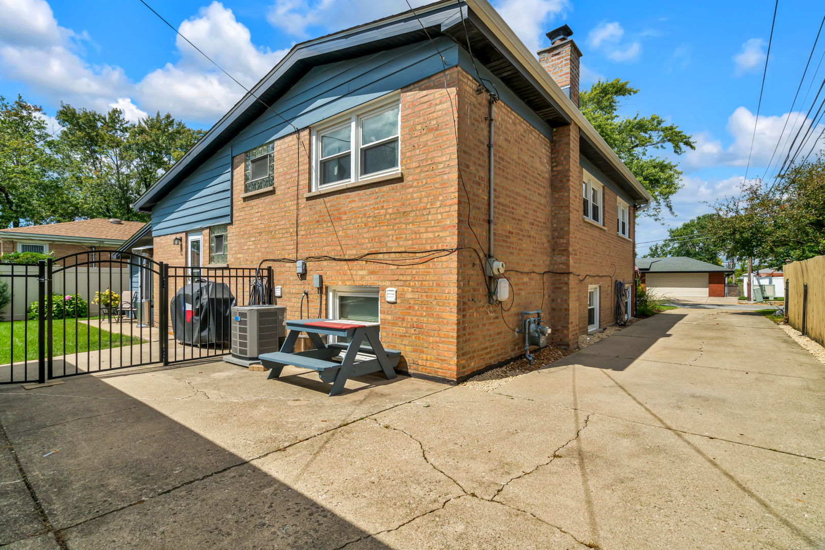 5009 W 105th Street, Oak Lawn, IL 60453