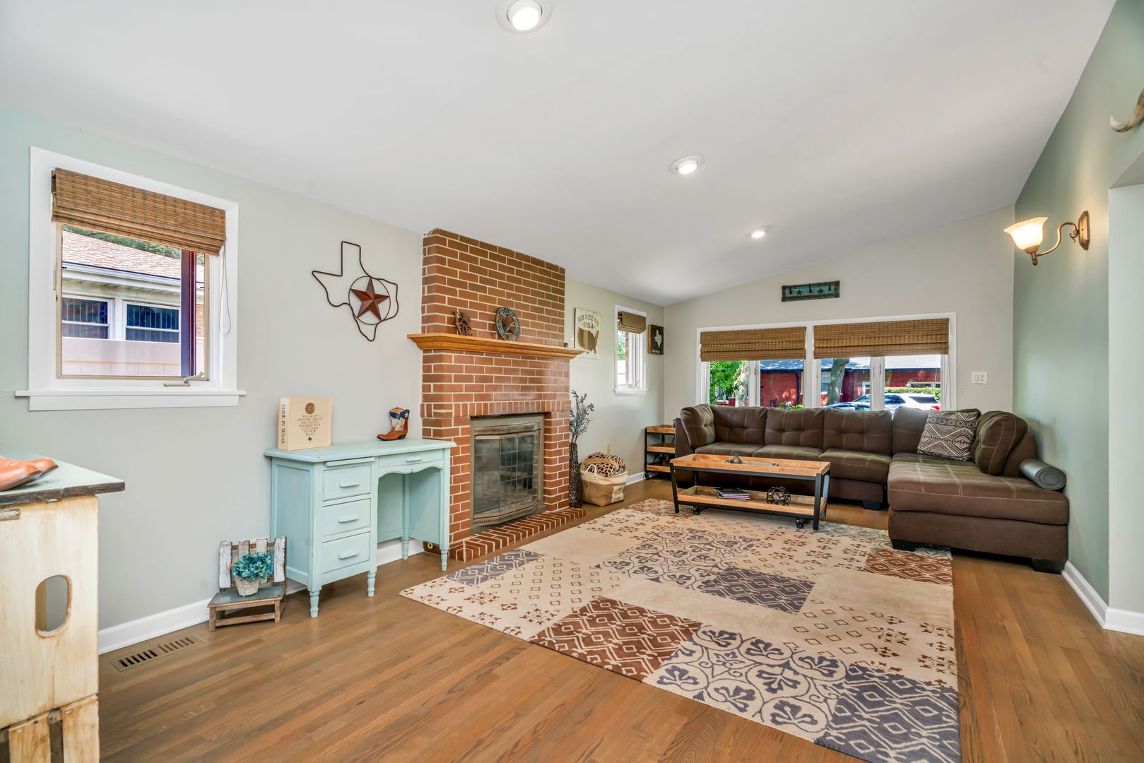 5009 W 105th Street, Oak Lawn, IL 60453