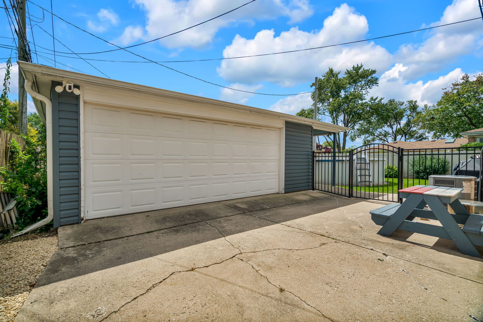 5009 W 105th Street, Oak Lawn, IL 60453
