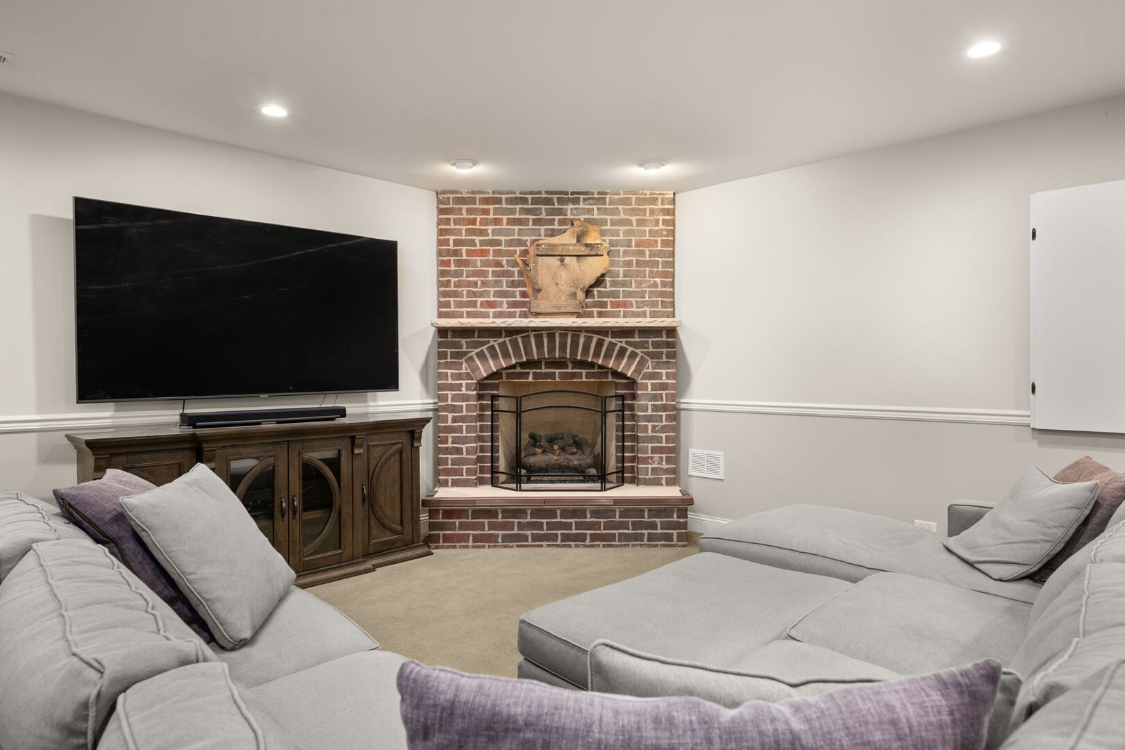 676 S Swain Avenue, Elmhurst, IL 60126