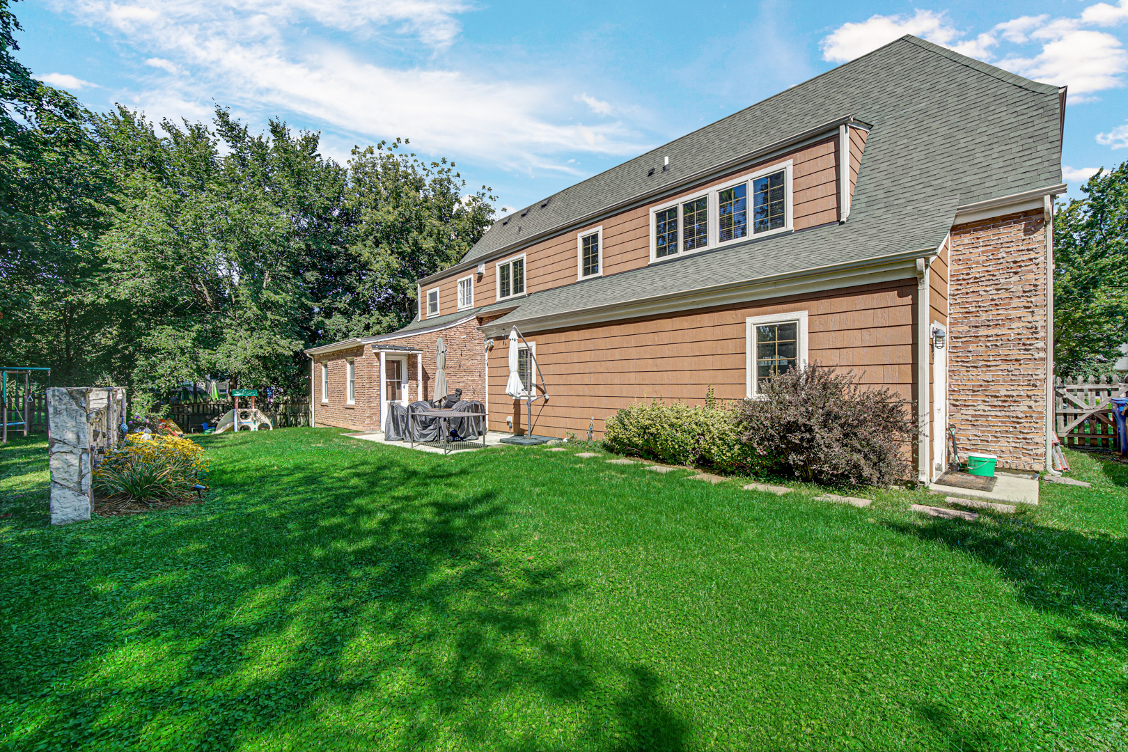 323 W Crystal Lake Avenue, Crystal Lake, IL 60014