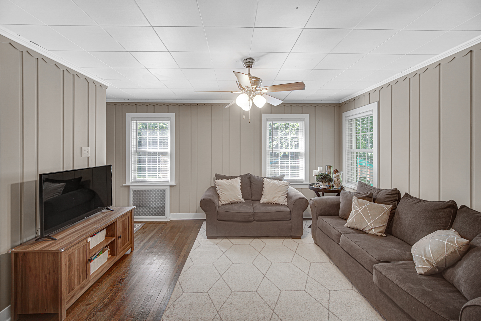 323 W Crystal Lake Avenue, Crystal Lake, IL 60014