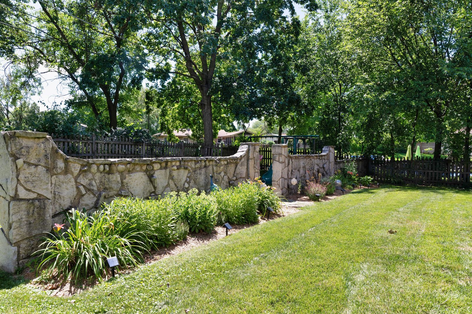 323 W Crystal Lake Avenue, Crystal Lake, IL 60014