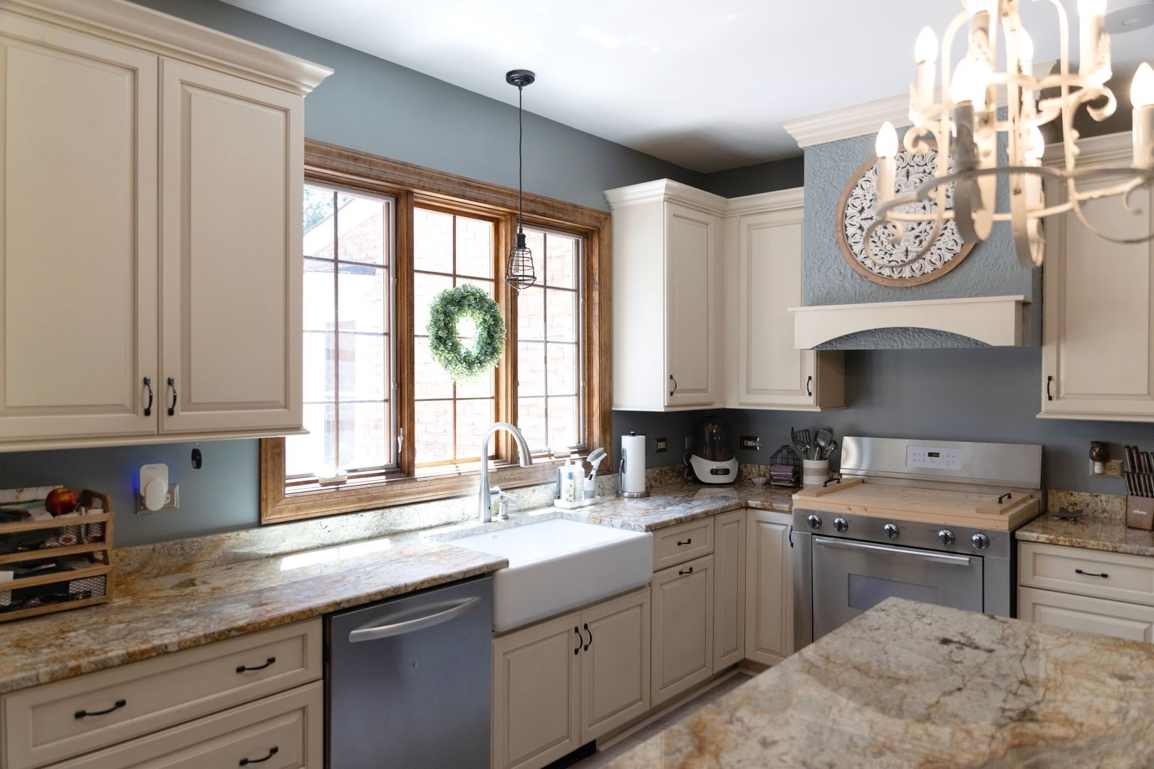 323 W Crystal Lake Avenue, Crystal Lake, IL 60014
