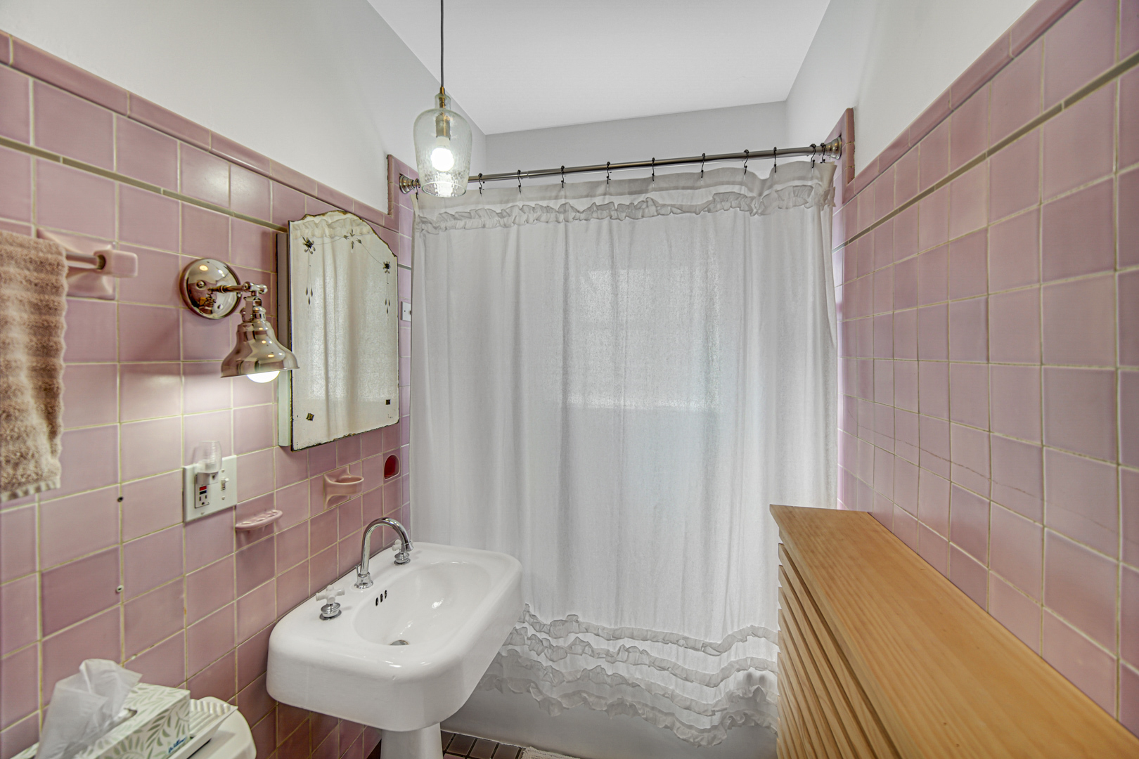323 W Crystal Lake Avenue, Crystal Lake, IL 60014