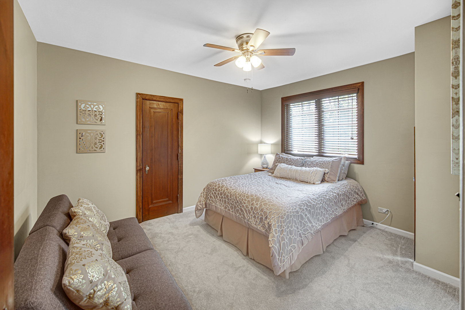 323 W Crystal Lake Avenue, Crystal Lake, IL 60014