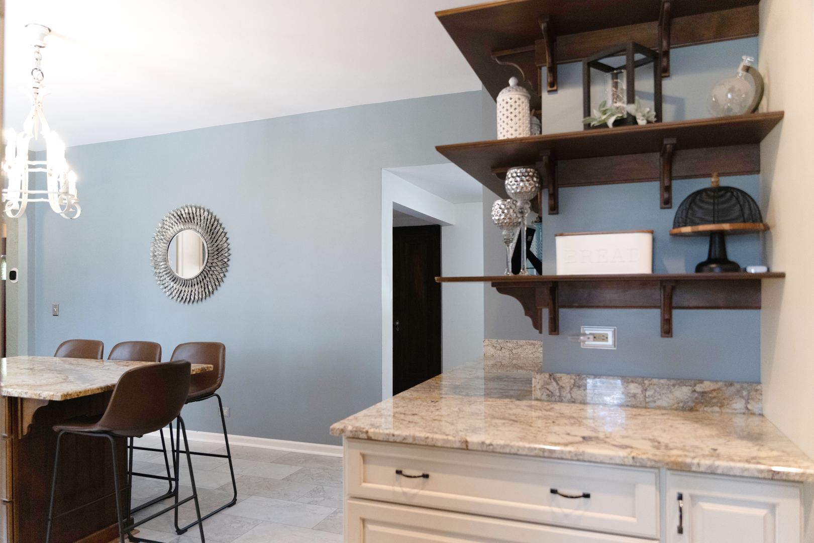 323 W Crystal Lake Avenue, Crystal Lake, IL 60014