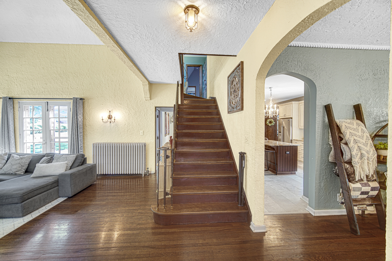 323 W Crystal Lake Avenue, Crystal Lake, IL 60014