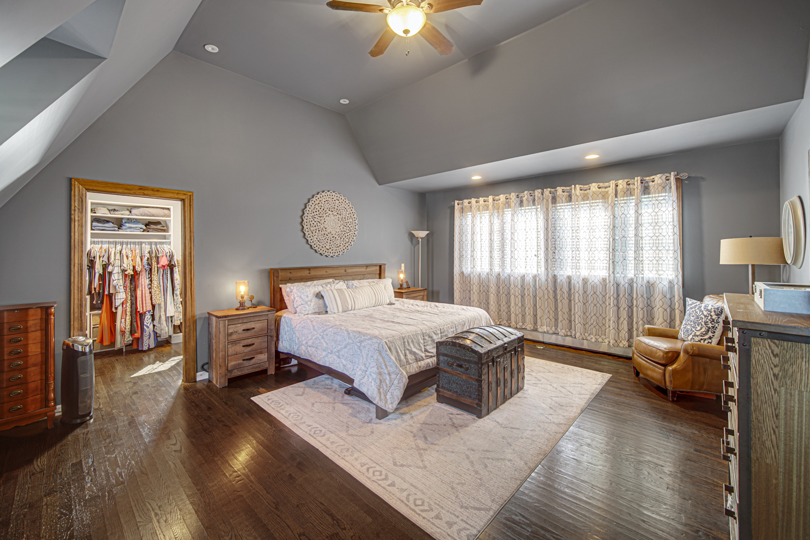 323 W Crystal Lake Avenue, Crystal Lake, IL 60014