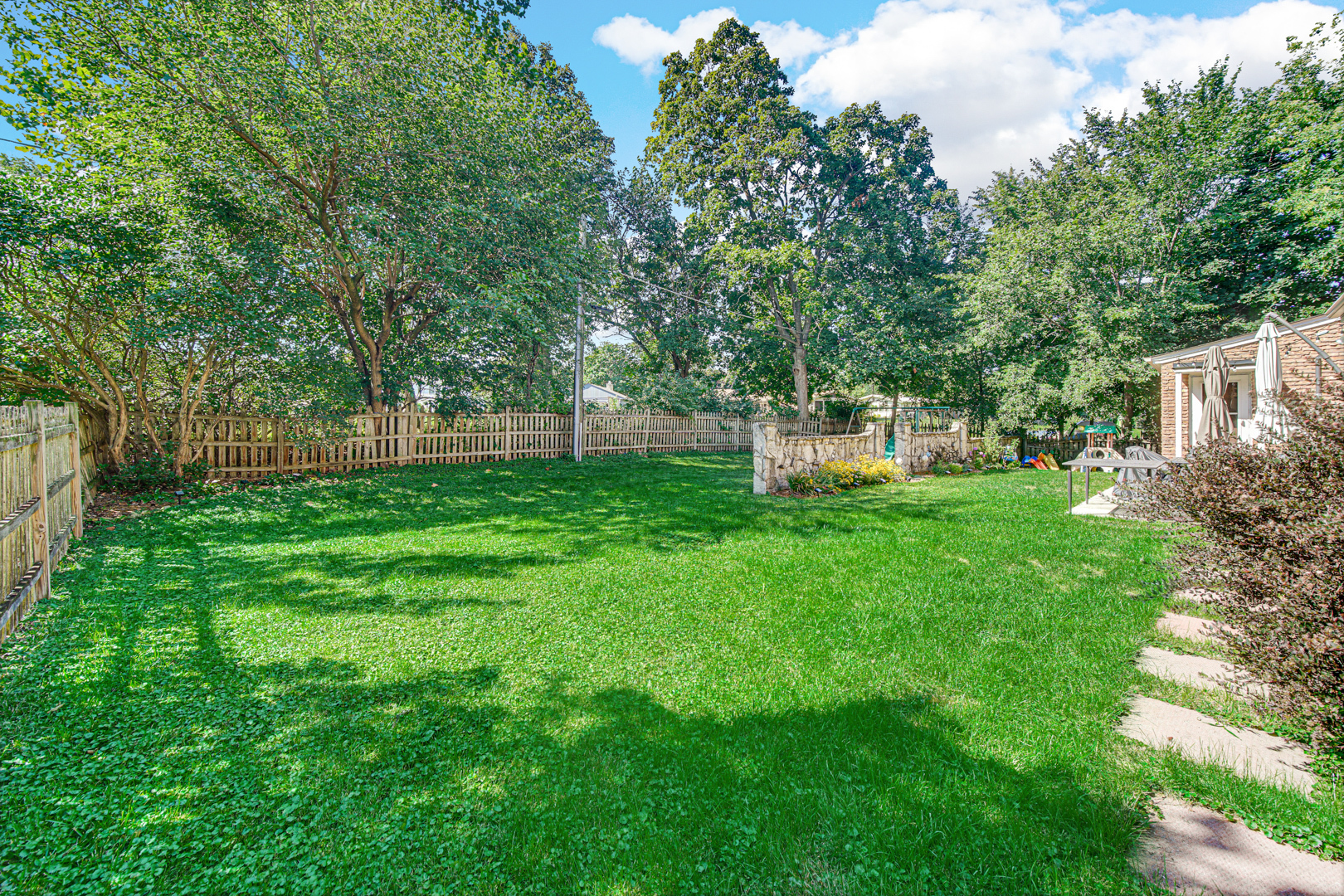 323 W Crystal Lake Avenue, Crystal Lake, IL 60014