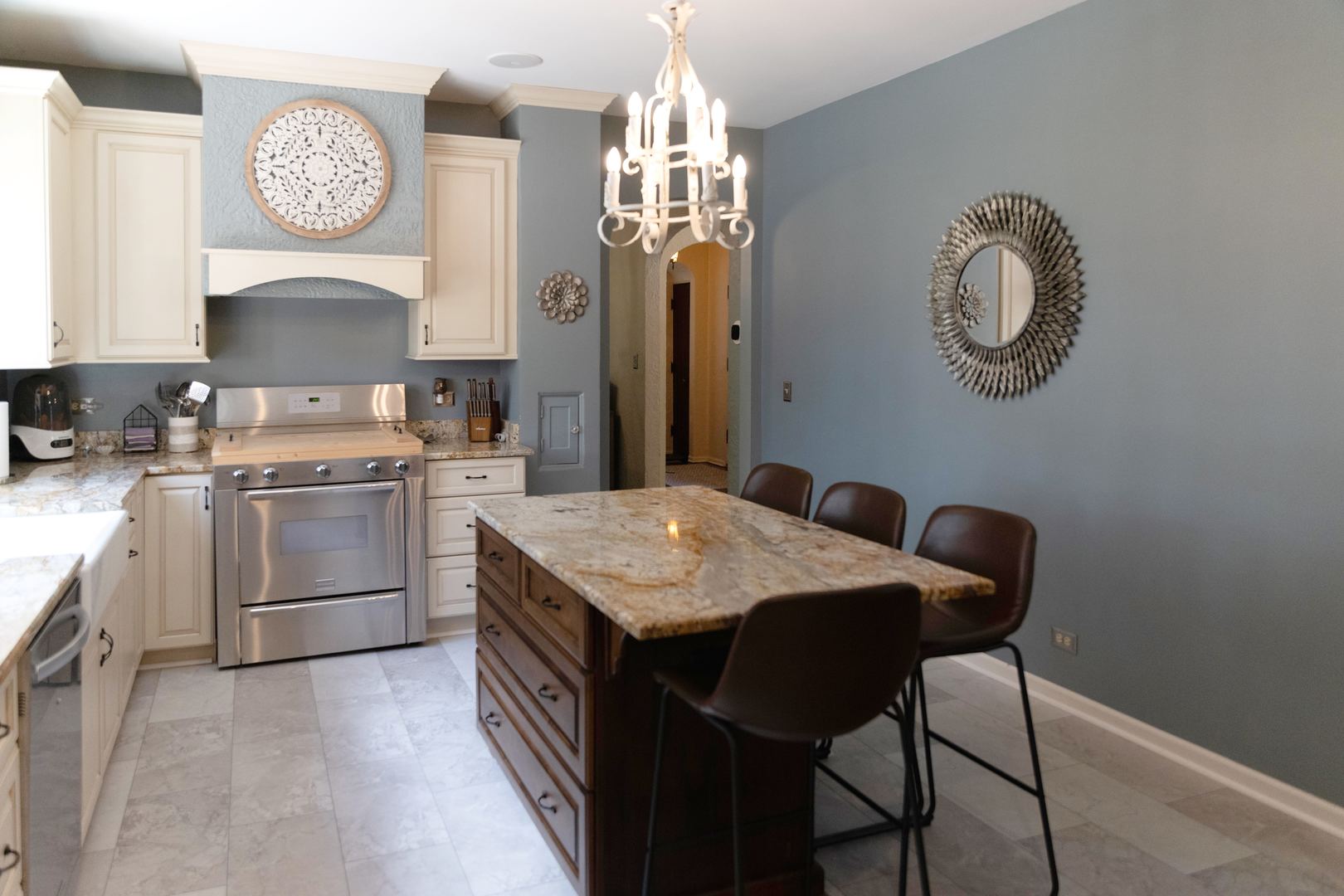 323 W Crystal Lake Avenue, Crystal Lake, IL 60014