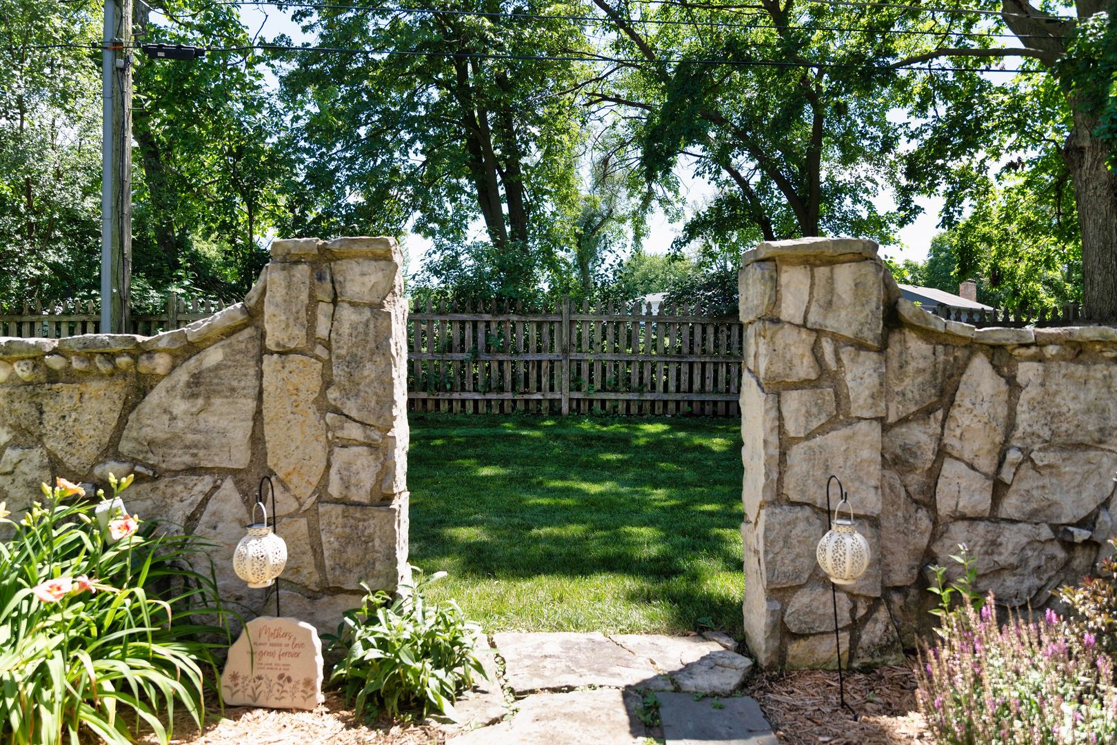 323 W Crystal Lake Avenue, Crystal Lake, IL 60014