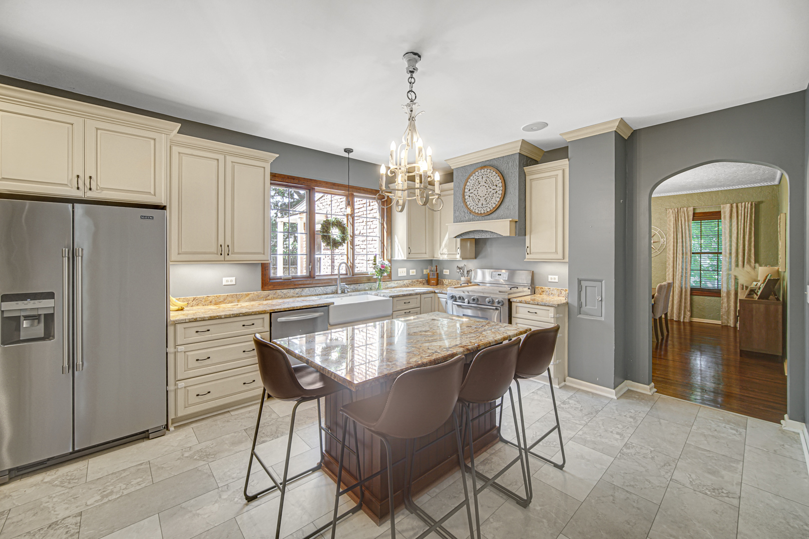 323 W Crystal Lake Avenue, Crystal Lake, IL 60014