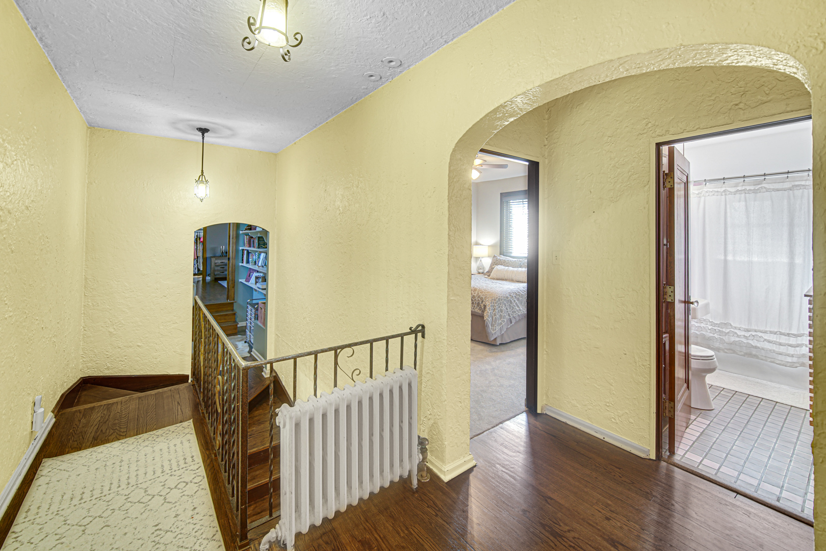 323 W Crystal Lake Avenue, Crystal Lake, IL 60014