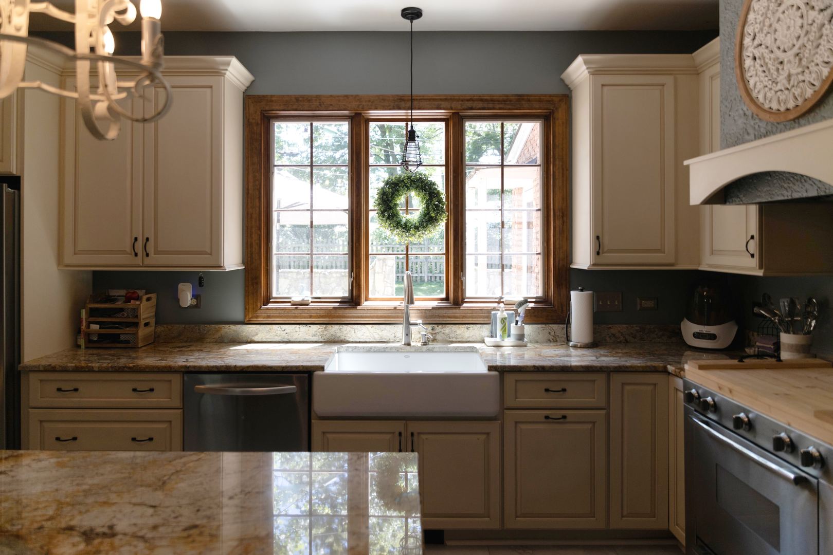 323 W Crystal Lake Avenue, Crystal Lake, IL 60014