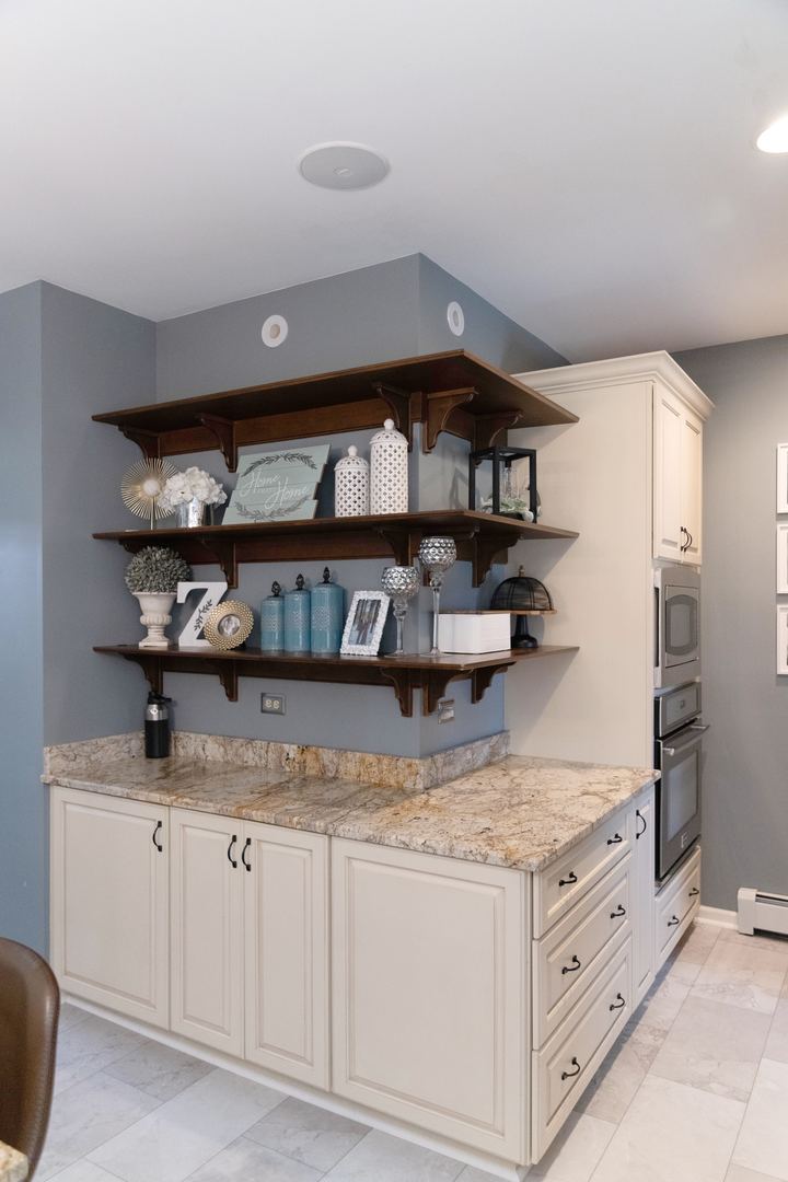323 W Crystal Lake Avenue, Crystal Lake, IL 60014