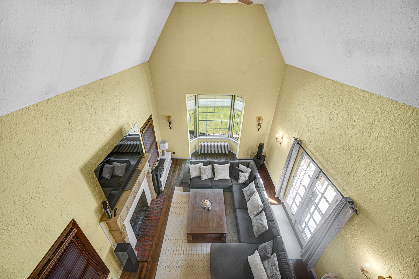 323 W Crystal Lake Avenue, Crystal Lake, IL 60014
