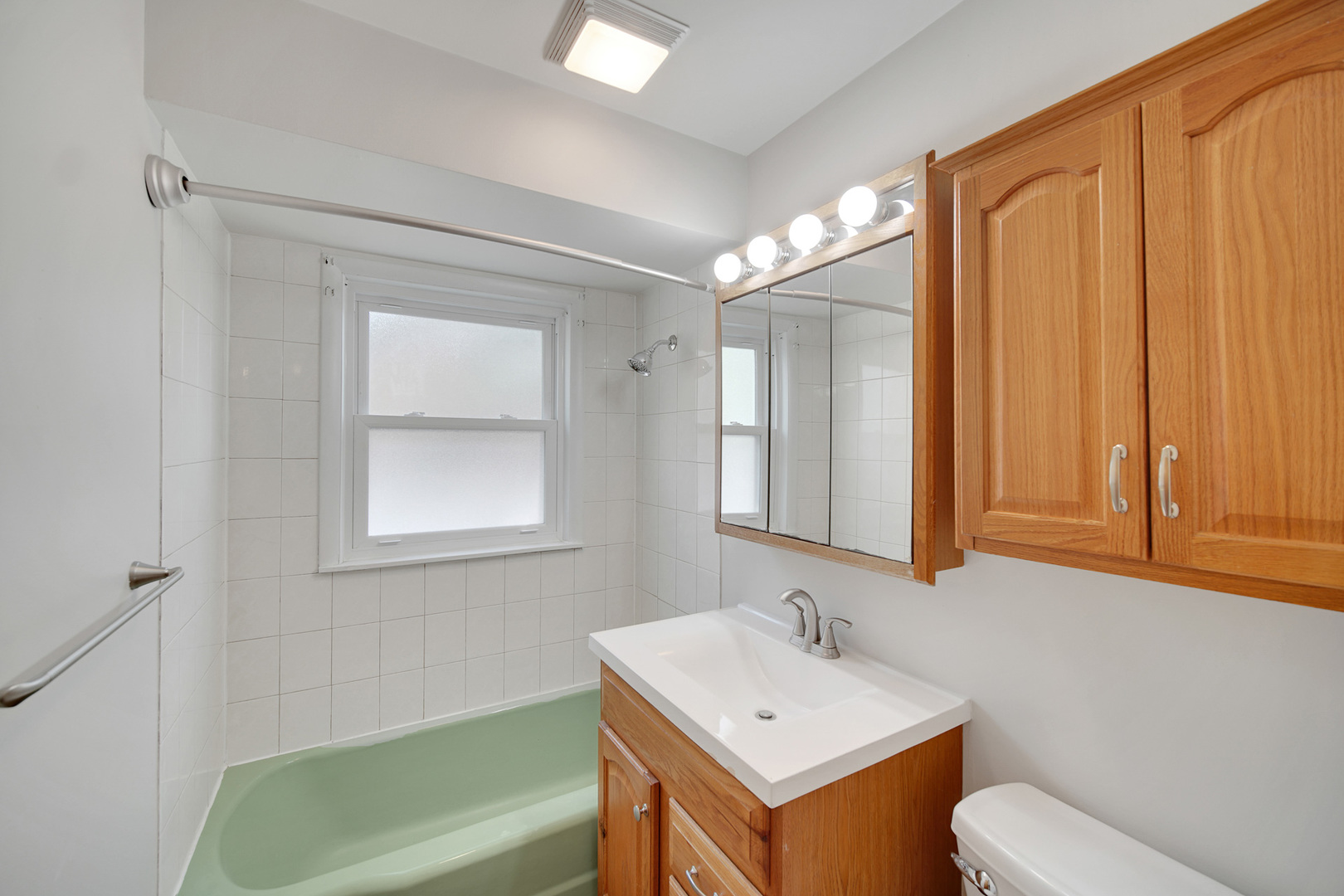 9600 Kilpatrick Avenue #South, Oak Lawn, IL 60453