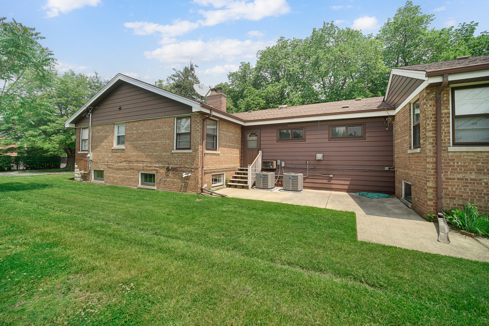 9600 Kilpatrick Avenue #South, Oak Lawn, IL 60453