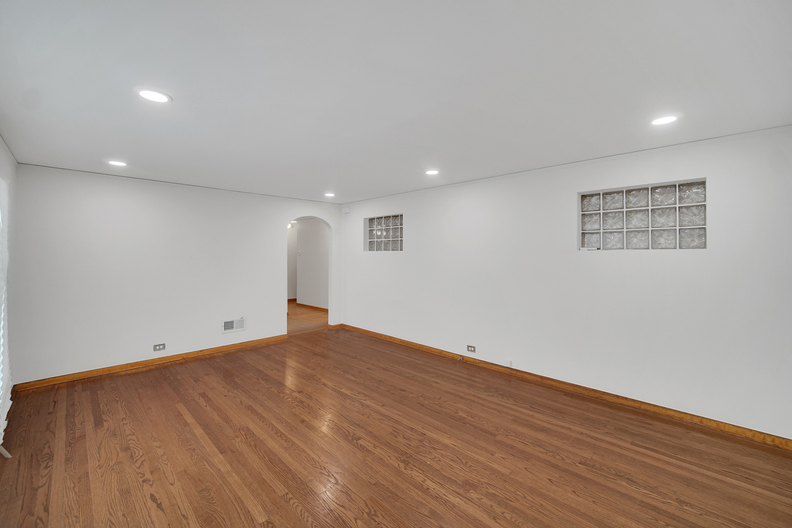 9600 Kilpatrick Avenue #South, Oak Lawn, IL 60453