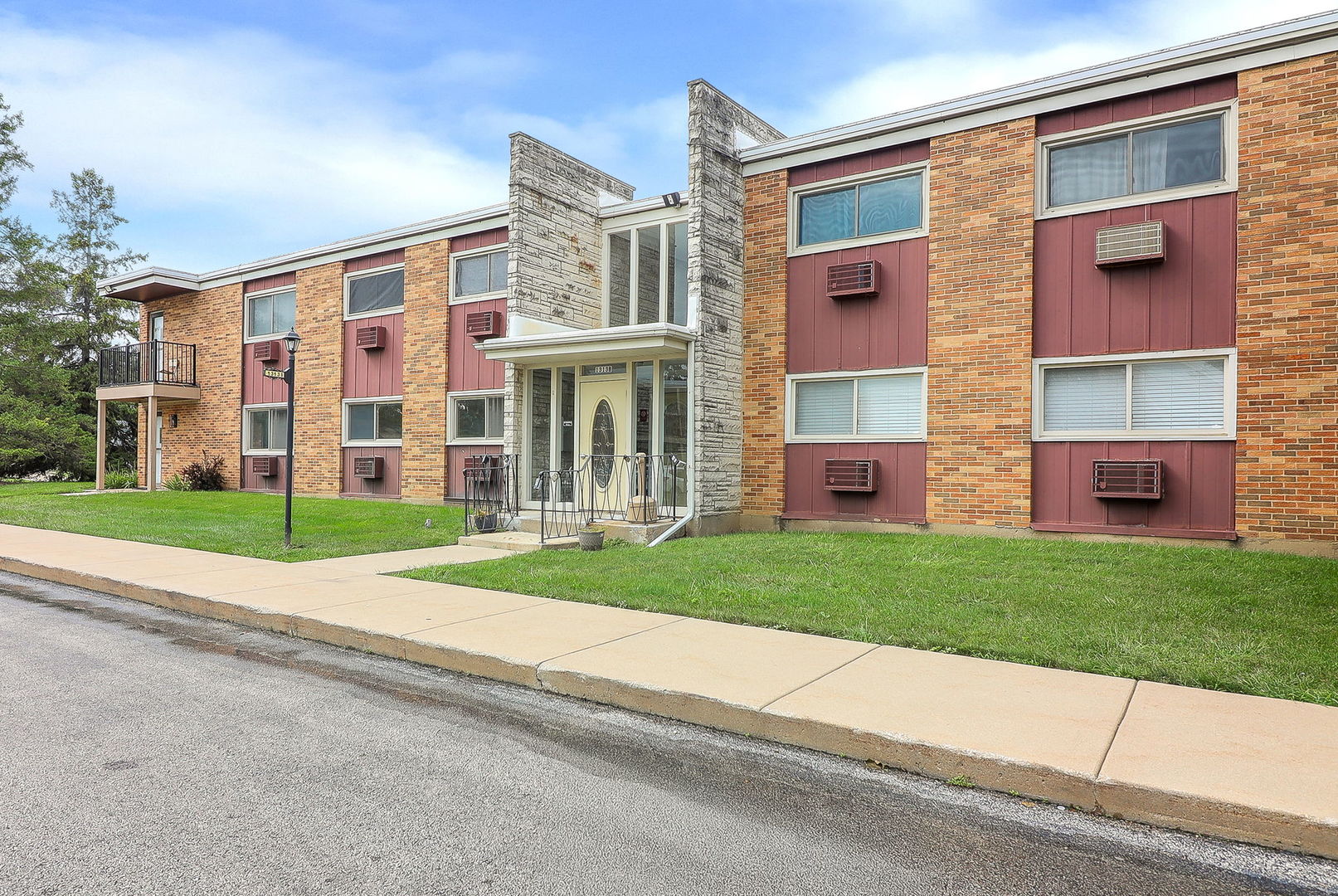 1313 S Rebecca Road #106, Lombard, IL 60148