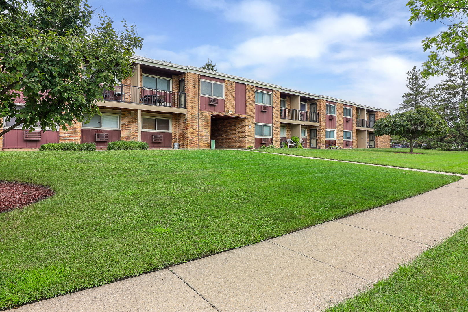 1313 S Rebecca Road #106, Lombard, IL 60148