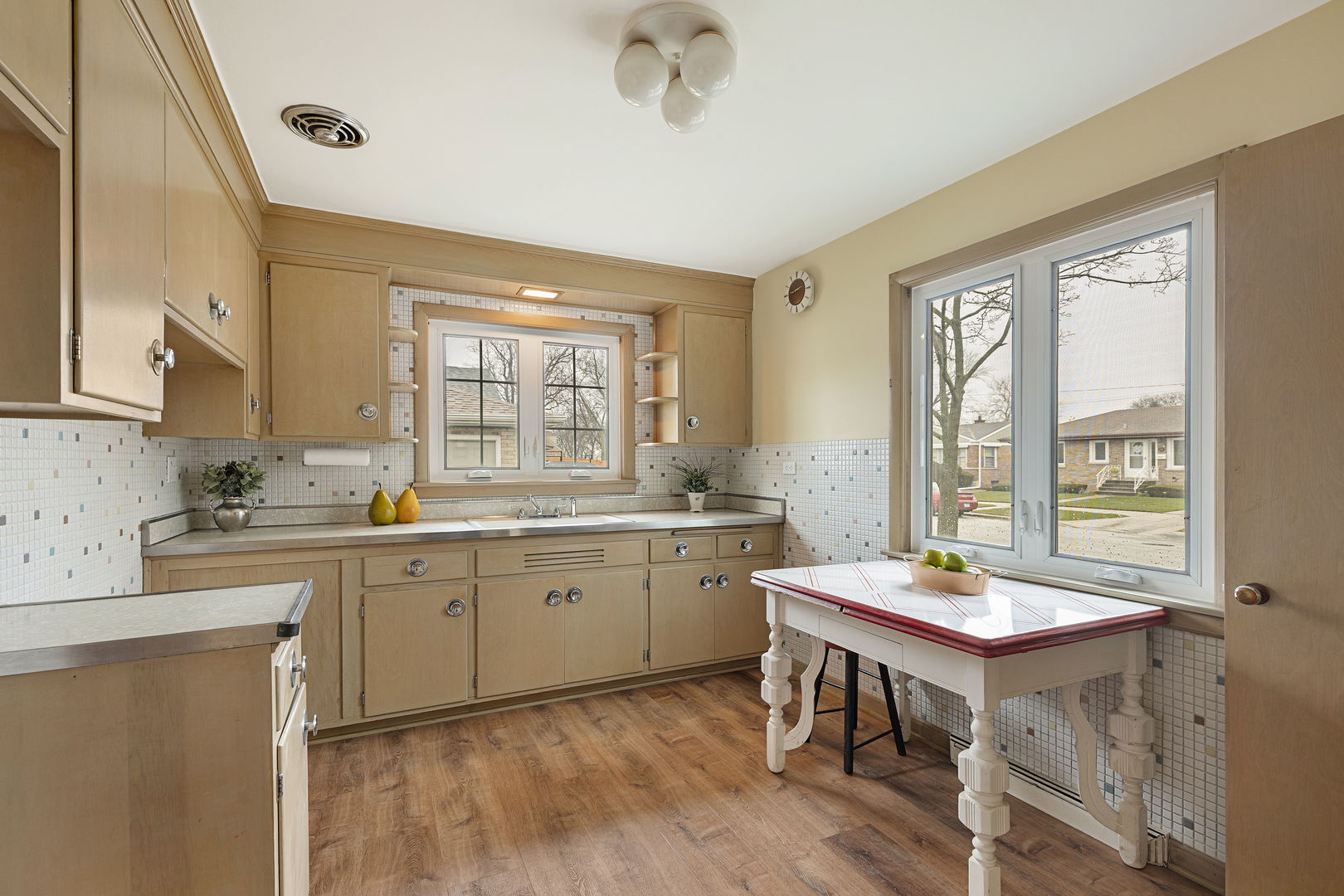 7636 W Rosedale Avenue, Chicago, IL 60631