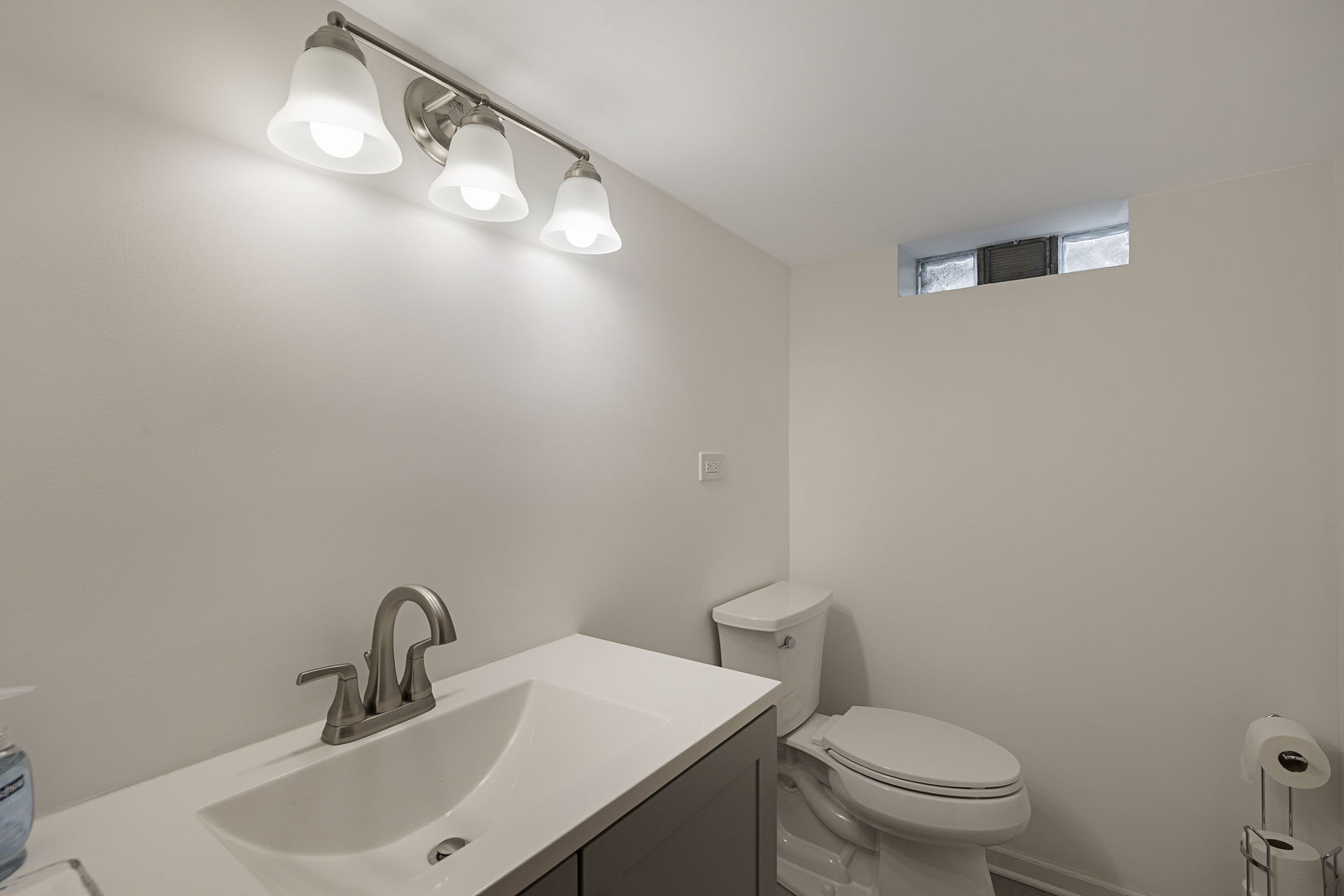 7636 W Rosedale Avenue, Chicago, IL 60631