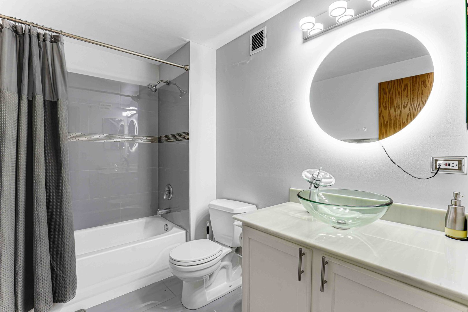 1250 W Van Buren Street #515, Chicago, IL 60607