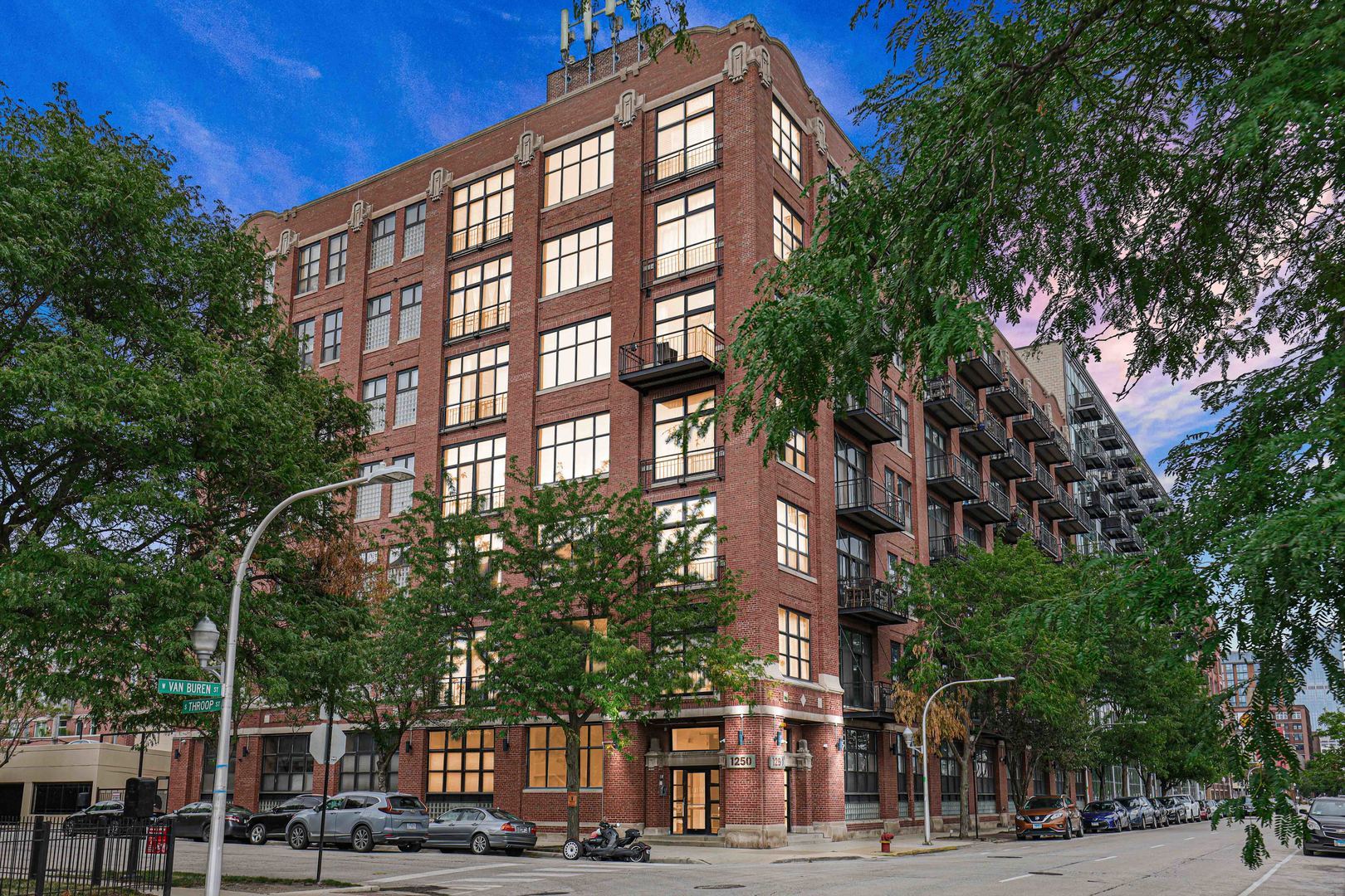 1250 W Van Buren Street #515, Chicago, IL 60607