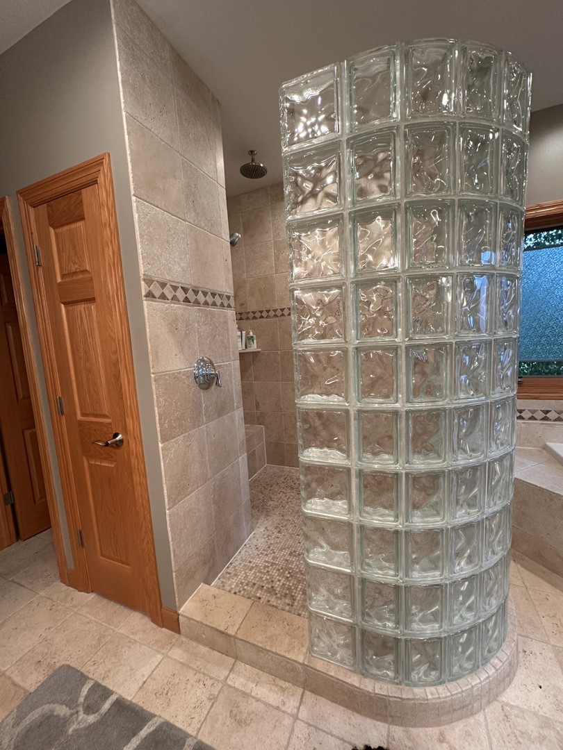 560 Birch Hollow Drive, Antioch, IL 60002