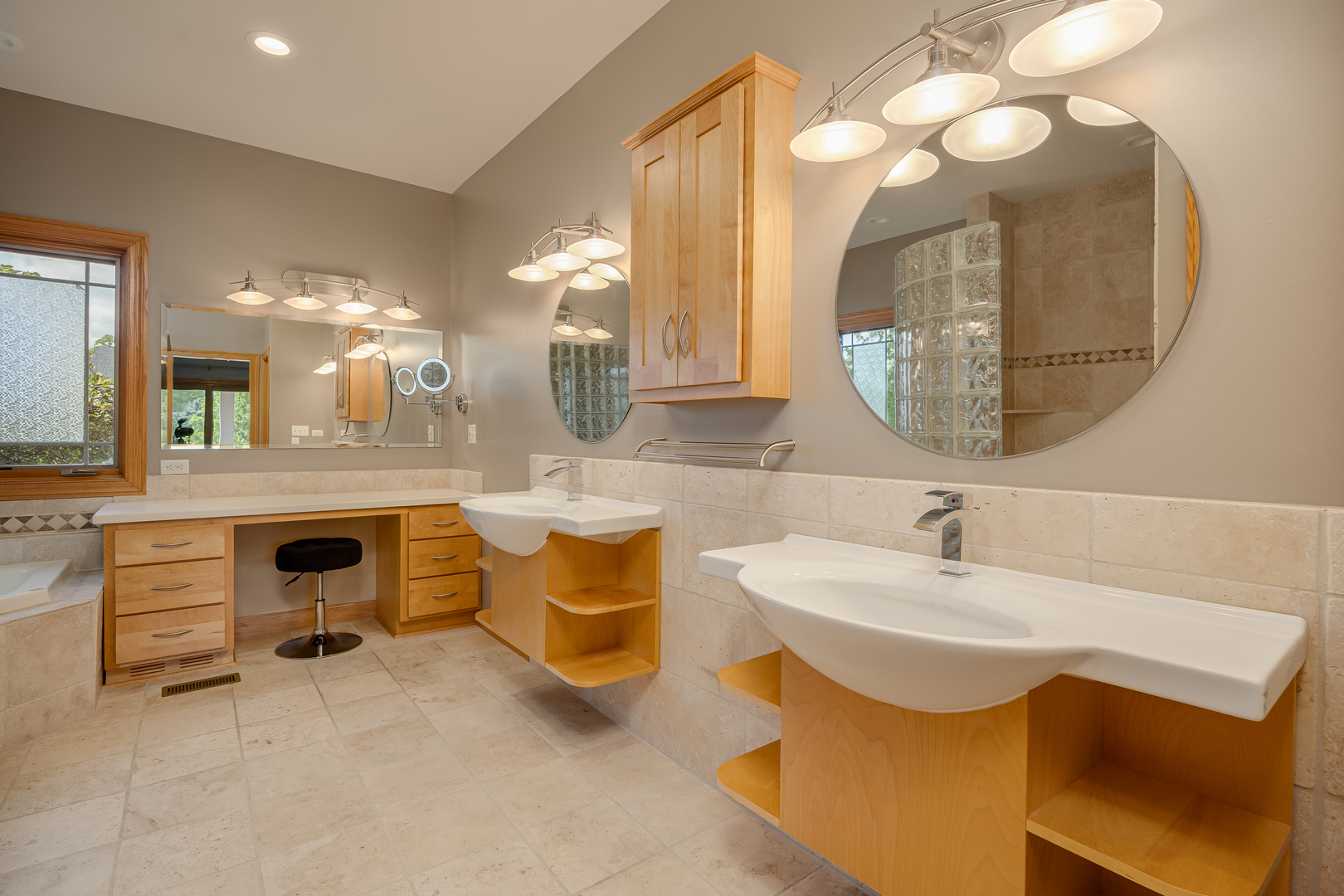 560 Birch Hollow Drive, Antioch, IL 60002