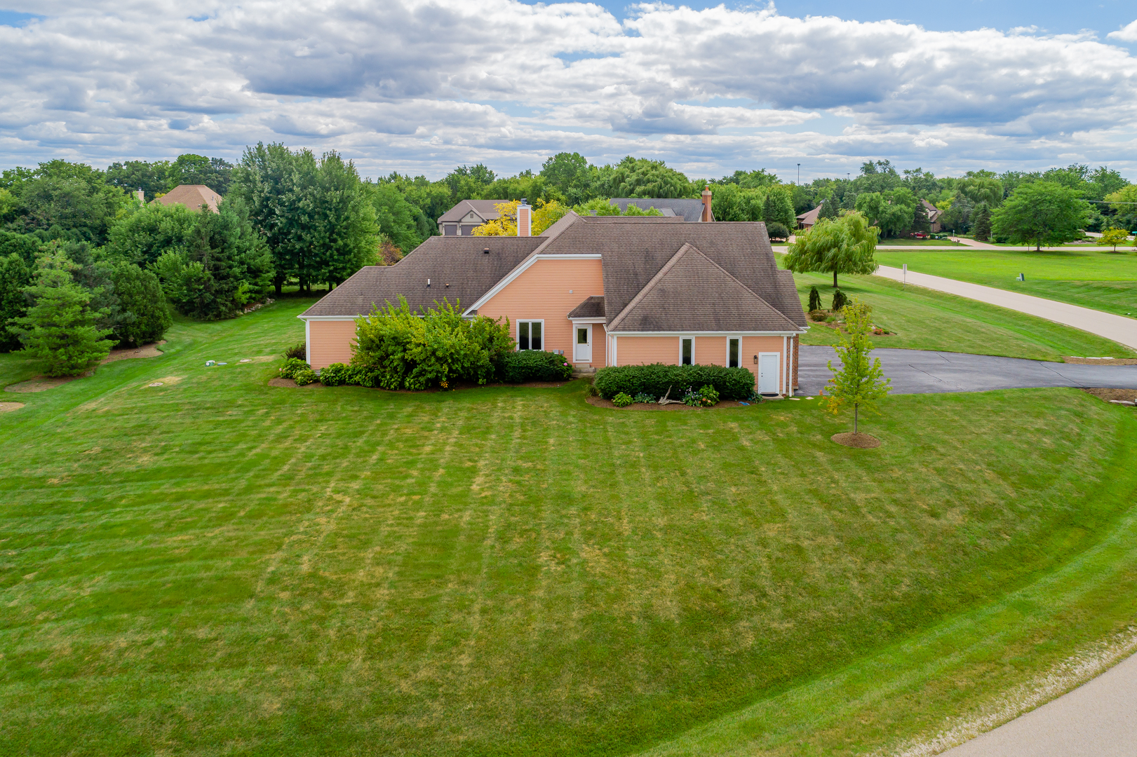 560 Birch Hollow Drive, Antioch, IL 60002