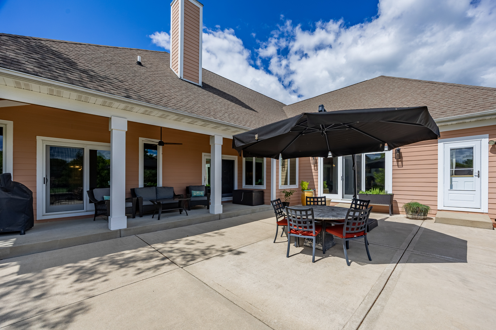 560 Birch Hollow Drive, Antioch, IL 60002