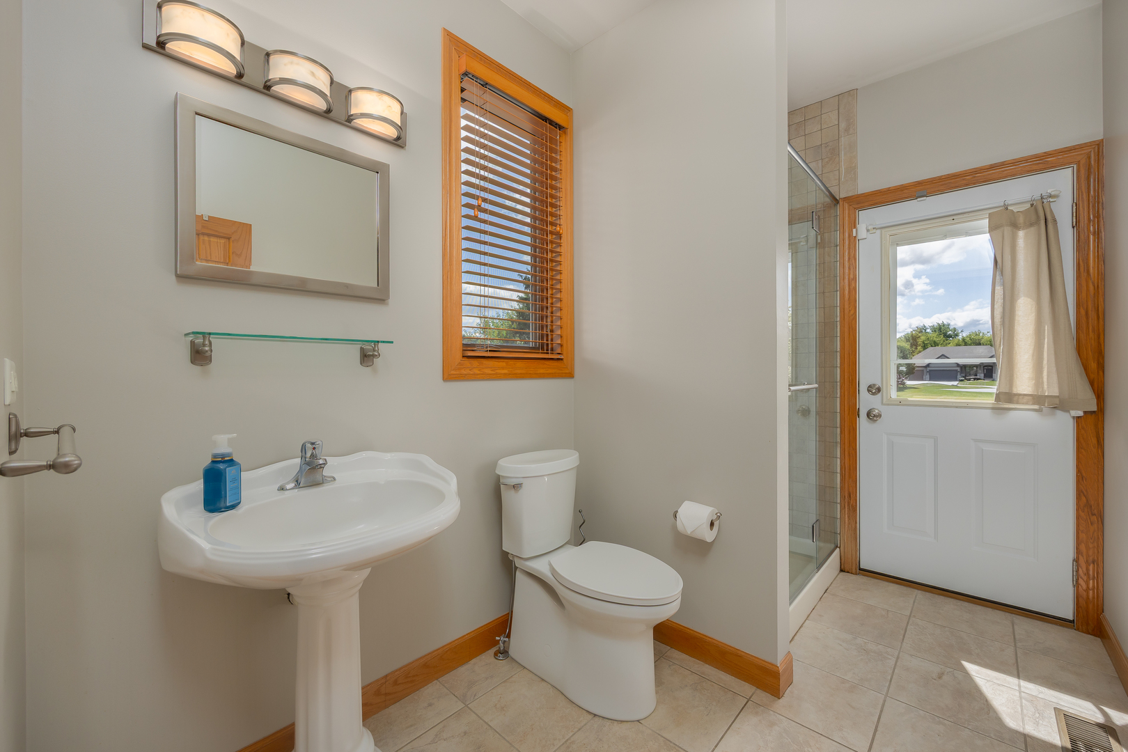 560 Birch Hollow Drive, Antioch, IL 60002