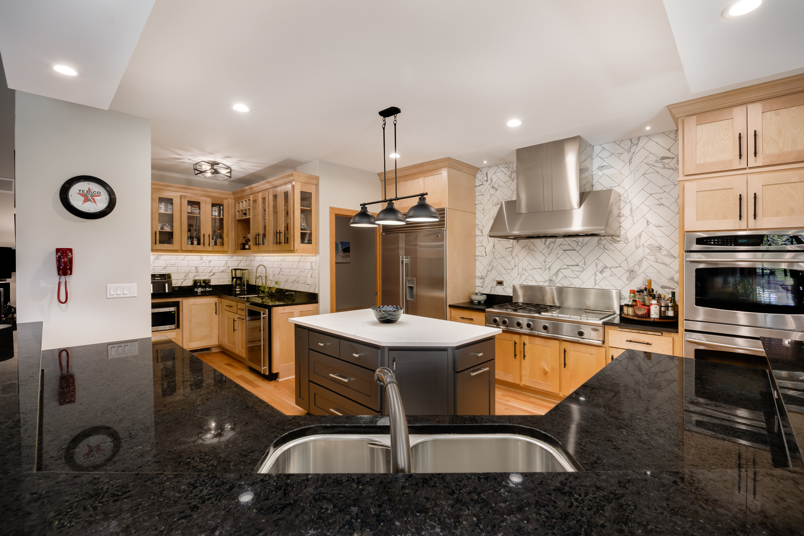 560 Birch Hollow Drive, Antioch, IL 60002