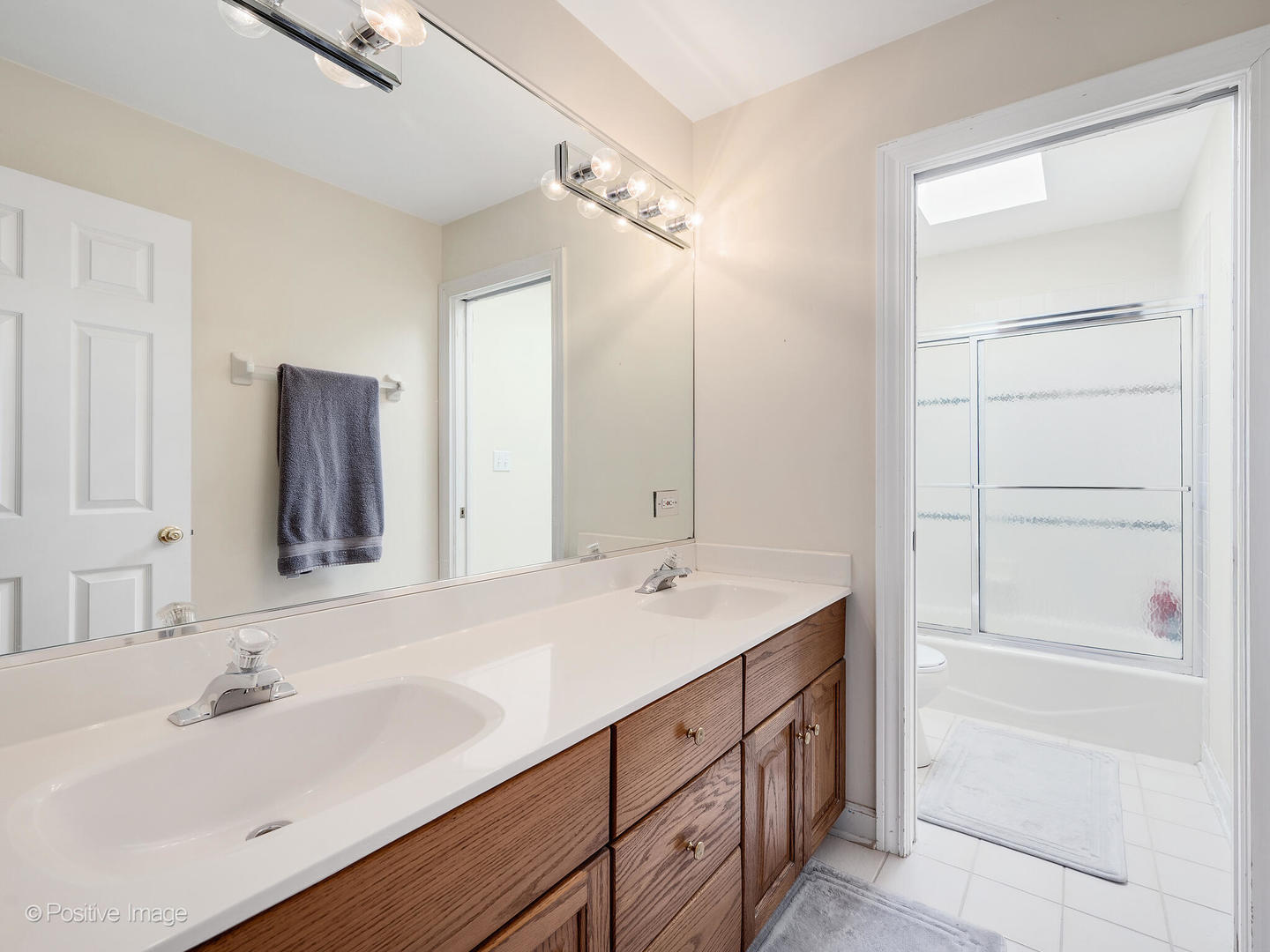 203 Grant Avenue, Clarendon Hills, IL 60514