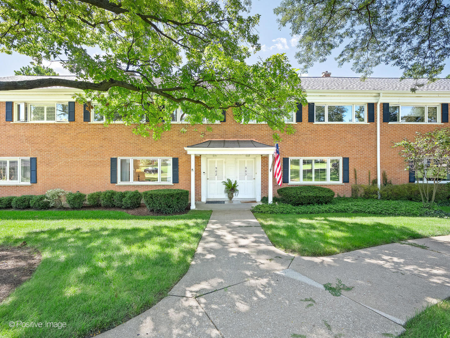 902 Chanticleer Lane #902, Hinsdale, IL 60521