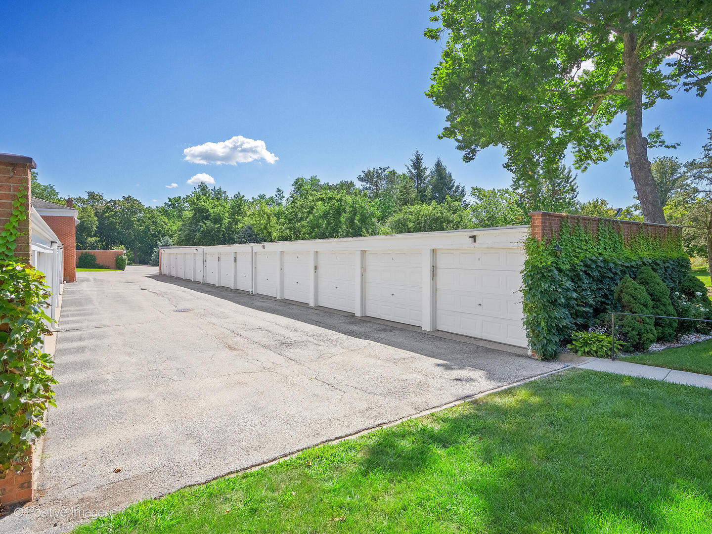 902 Chanticleer Lane #902, Hinsdale, IL 60521