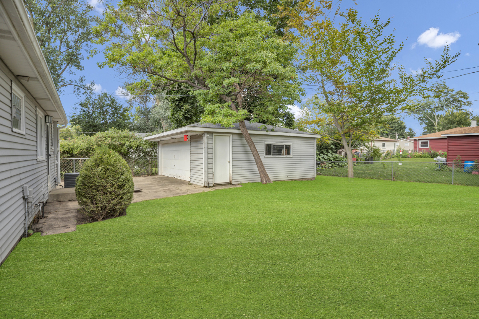 625 N EMERALD Avenue, Mundelein, IL 60060