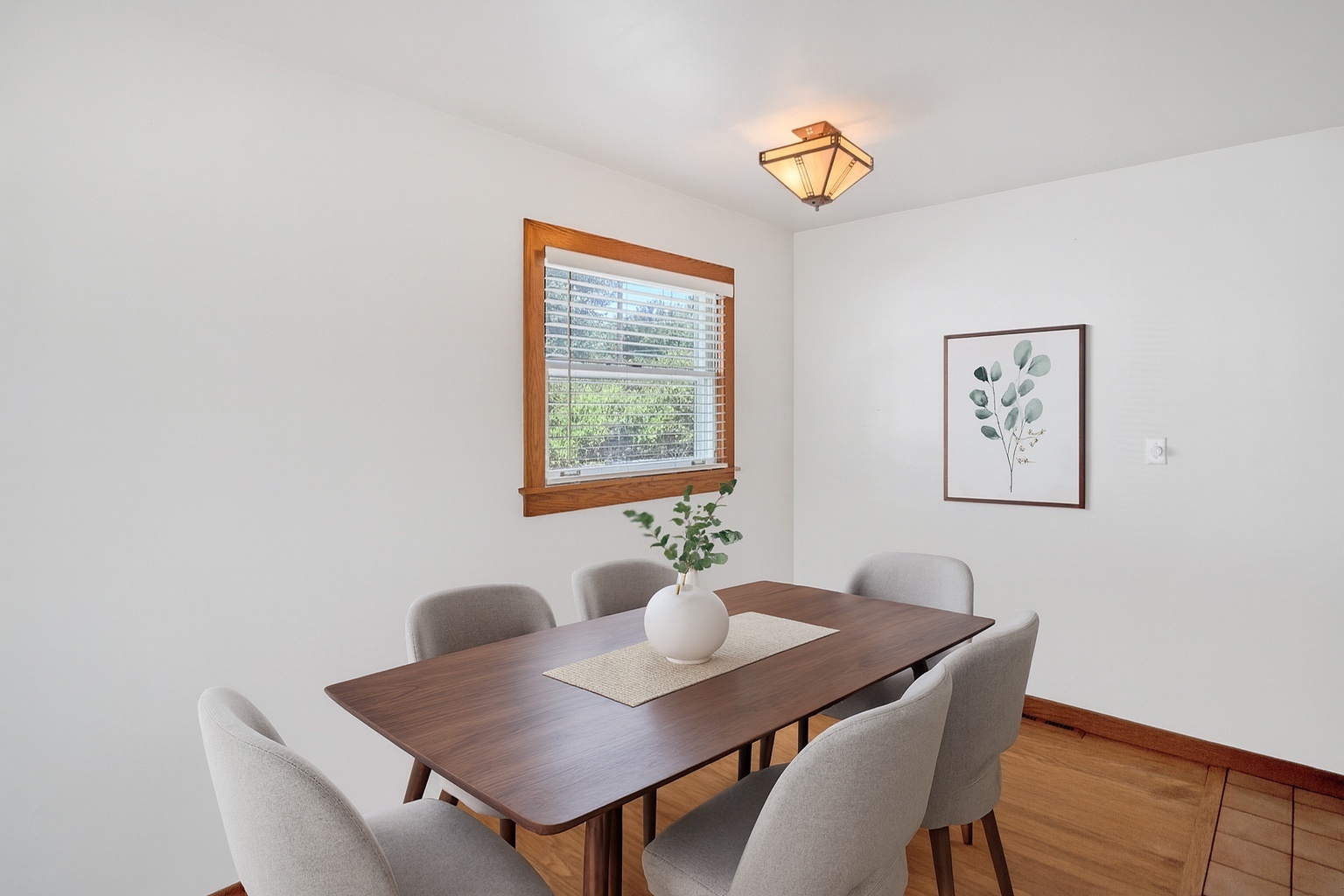 625 N EMERALD Avenue, Mundelein, IL 60060
