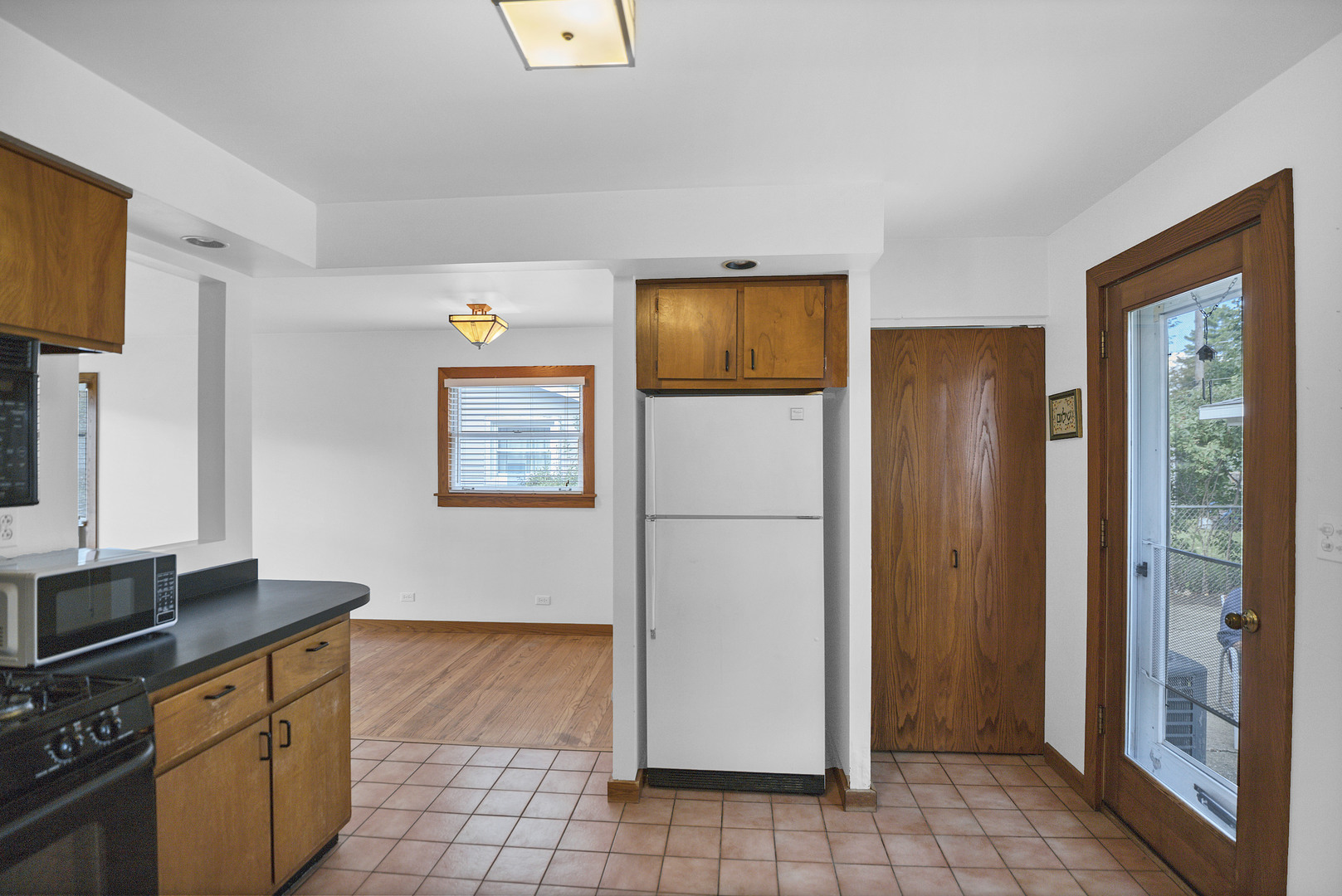 625 N EMERALD Avenue, Mundelein, IL 60060