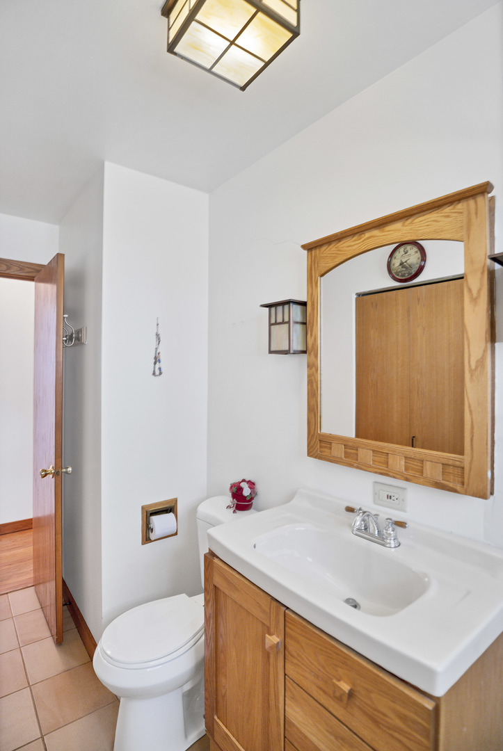 625 N EMERALD Avenue, Mundelein, IL 60060