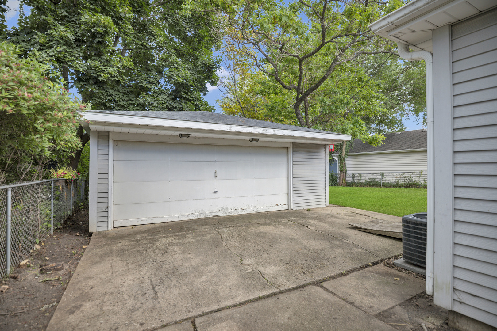 625 N EMERALD Avenue, Mundelein, IL 60060