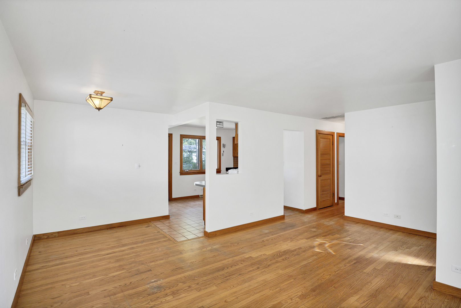 625 N EMERALD Avenue, Mundelein, IL 60060