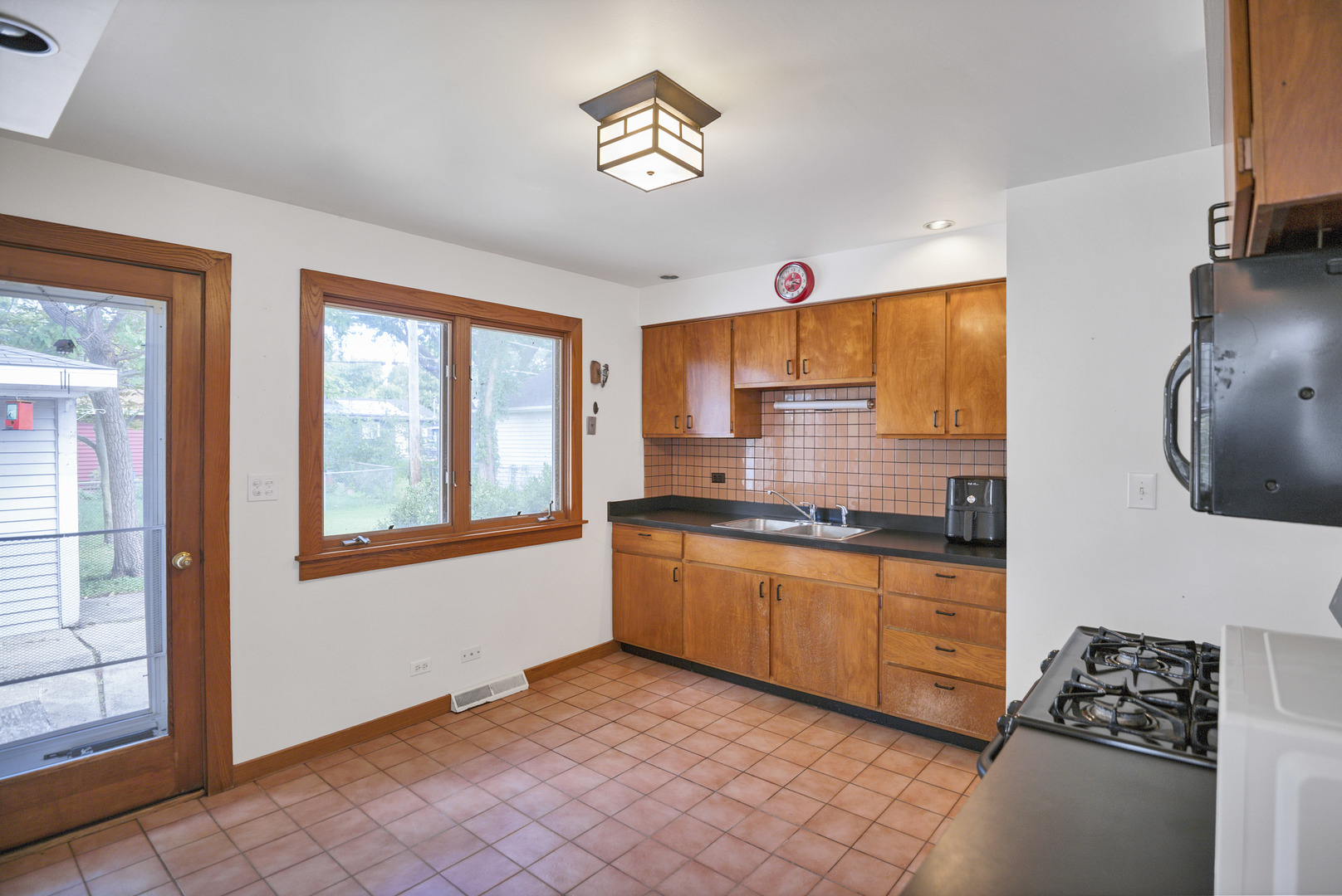 625 N EMERALD Avenue, Mundelein, IL 60060