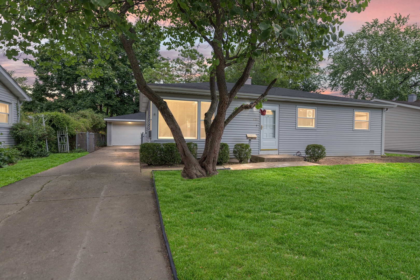 625 N EMERALD Avenue, Mundelein, IL 60060