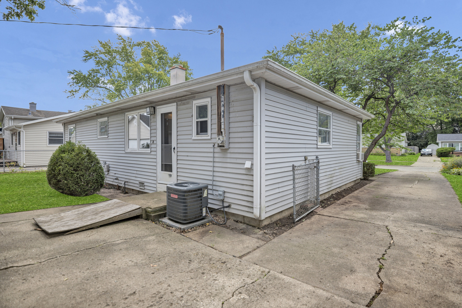625 N EMERALD Avenue, Mundelein, IL 60060