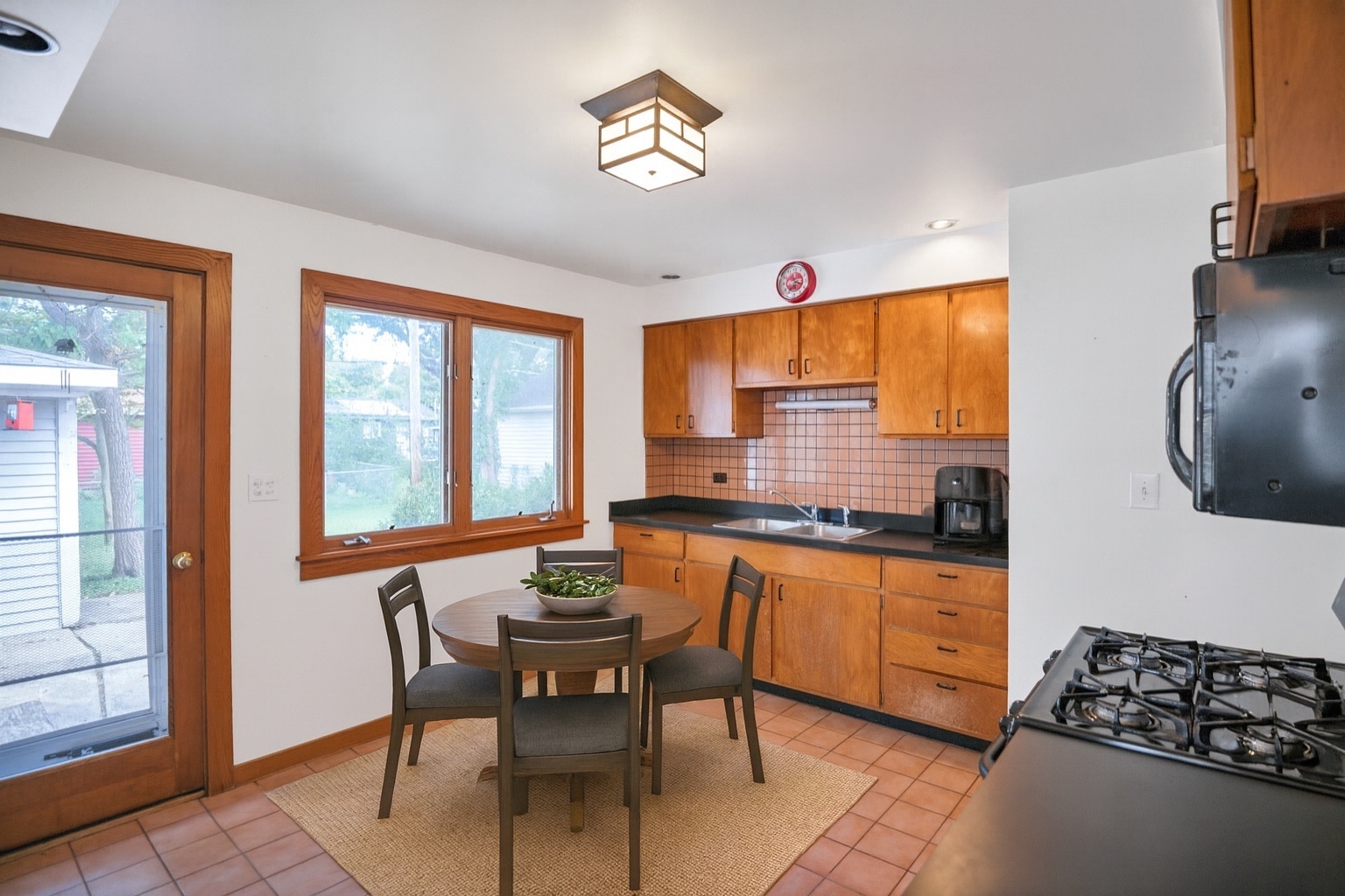 625 N EMERALD Avenue, Mundelein, IL 60060