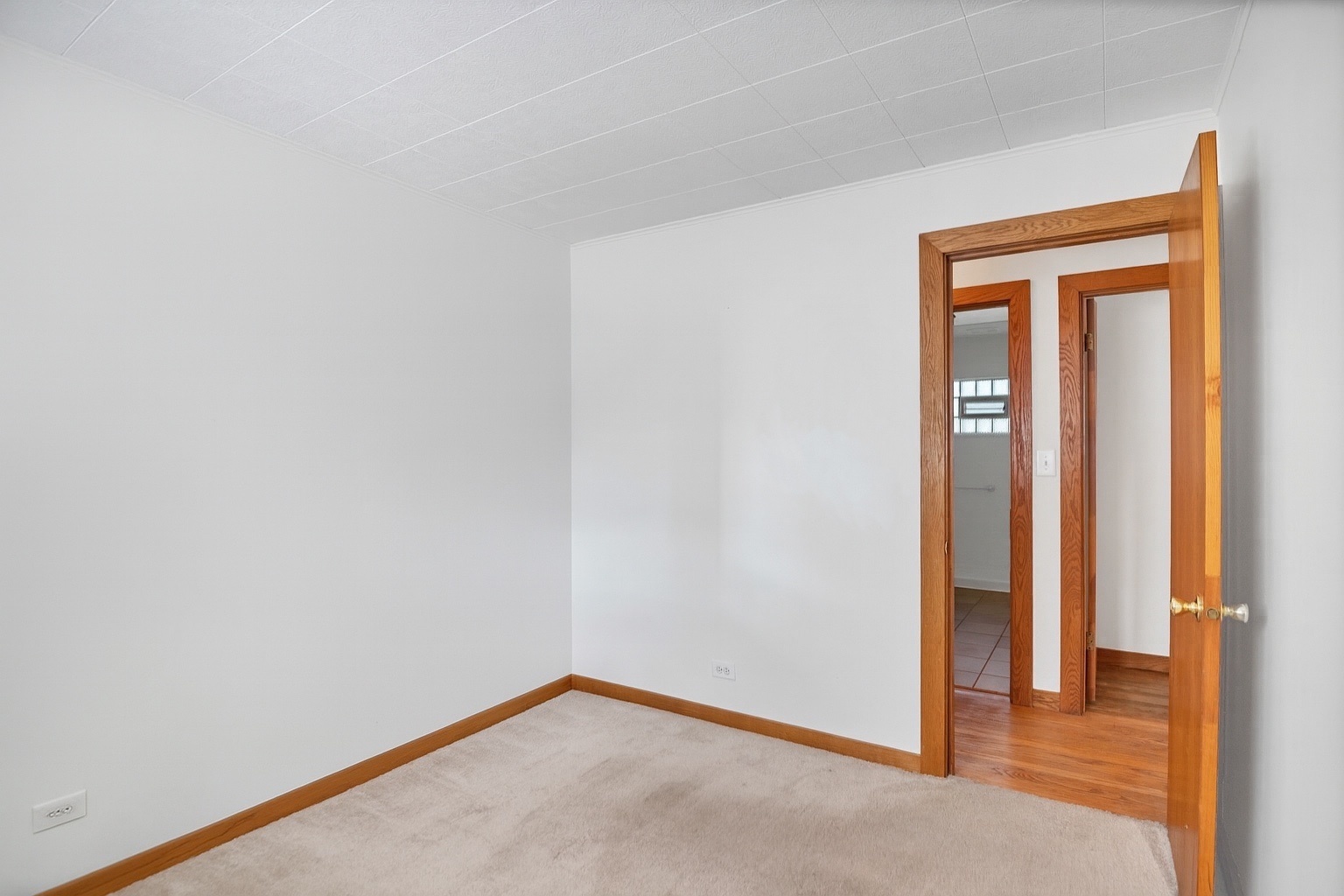 625 N EMERALD Avenue, Mundelein, IL 60060